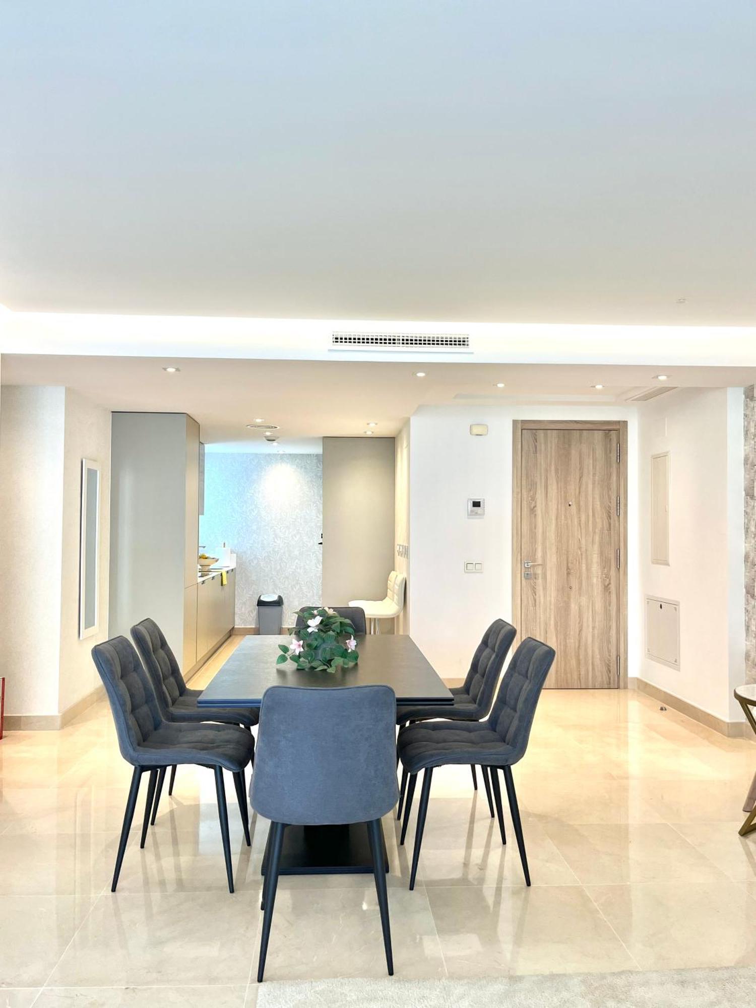 Coastal Living At Royal Banus *