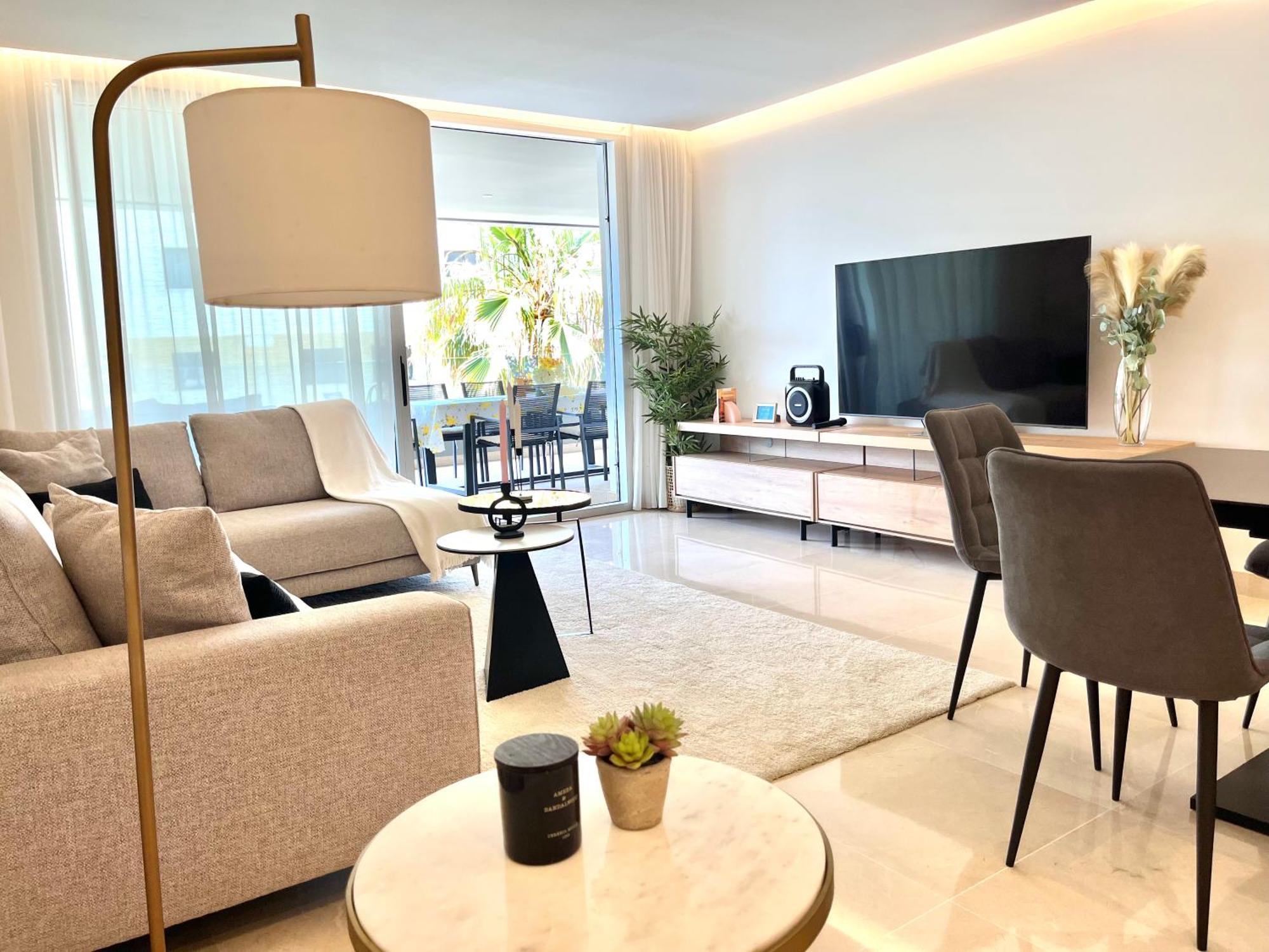 Coastal Living At Royal Banus Apartment *